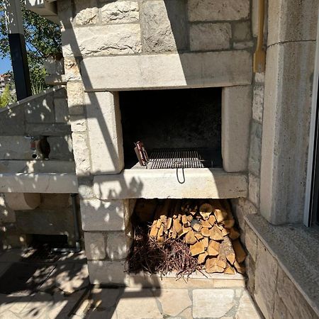 Romantic Stone- Studio Apartman Omiš Eksteriør billede