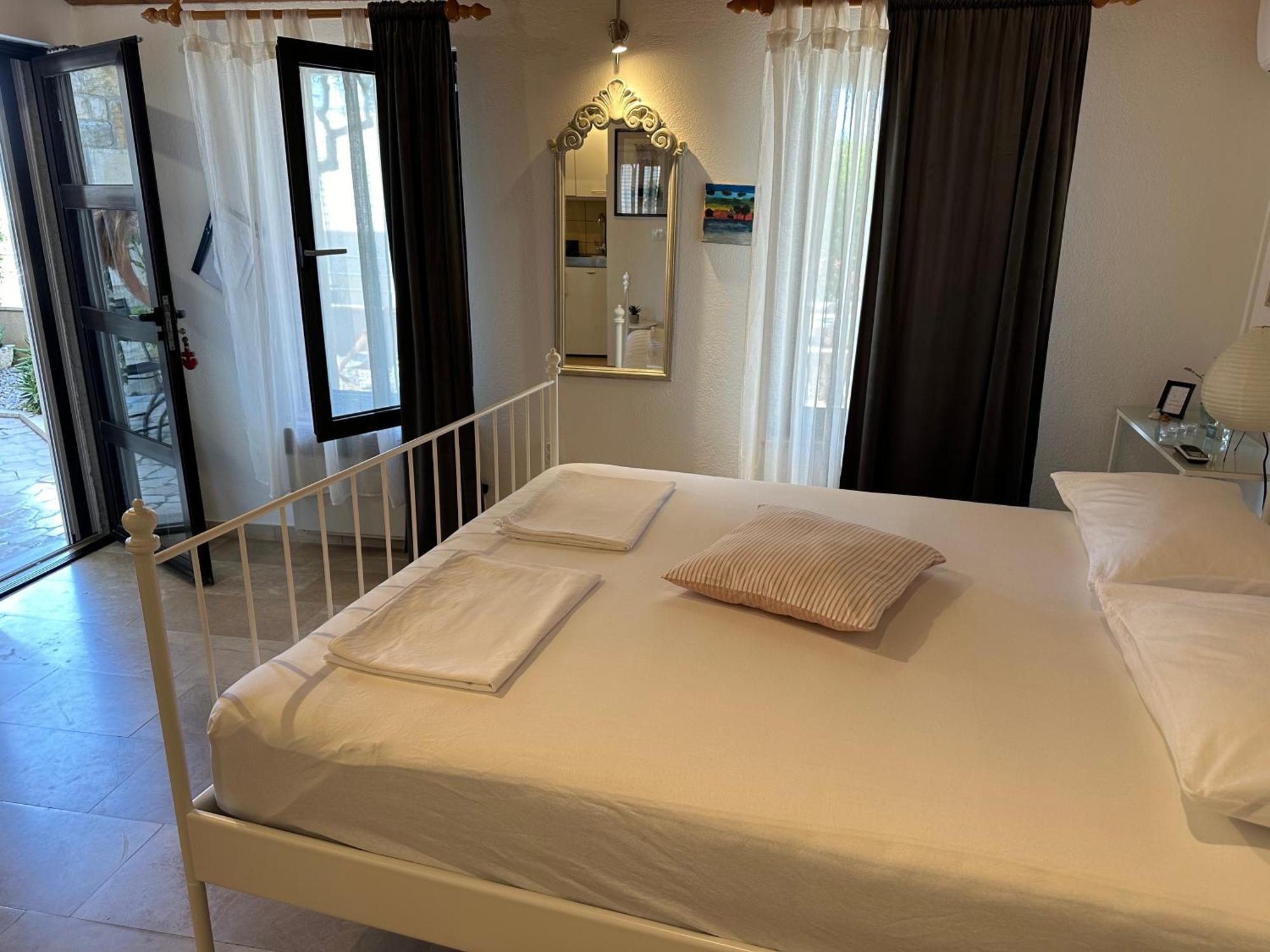 Romantic Stone- Studio Apartman Omiš Eksteriør billede
